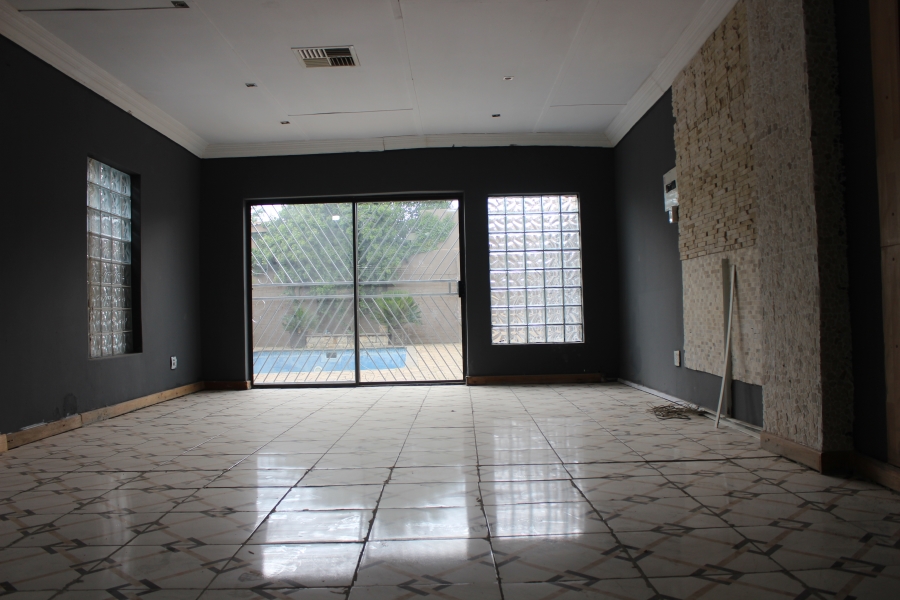 5 Bedroom Property for Sale in Van Der Hoff Park North West